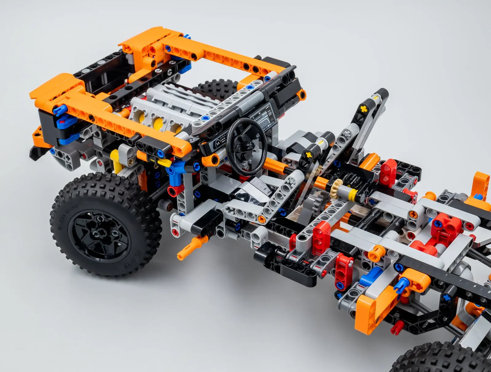 (75% OFF) Ford Raptor F-150 com mecânica real e um Motor V6 com pistões que se movimentam (1379 peças)