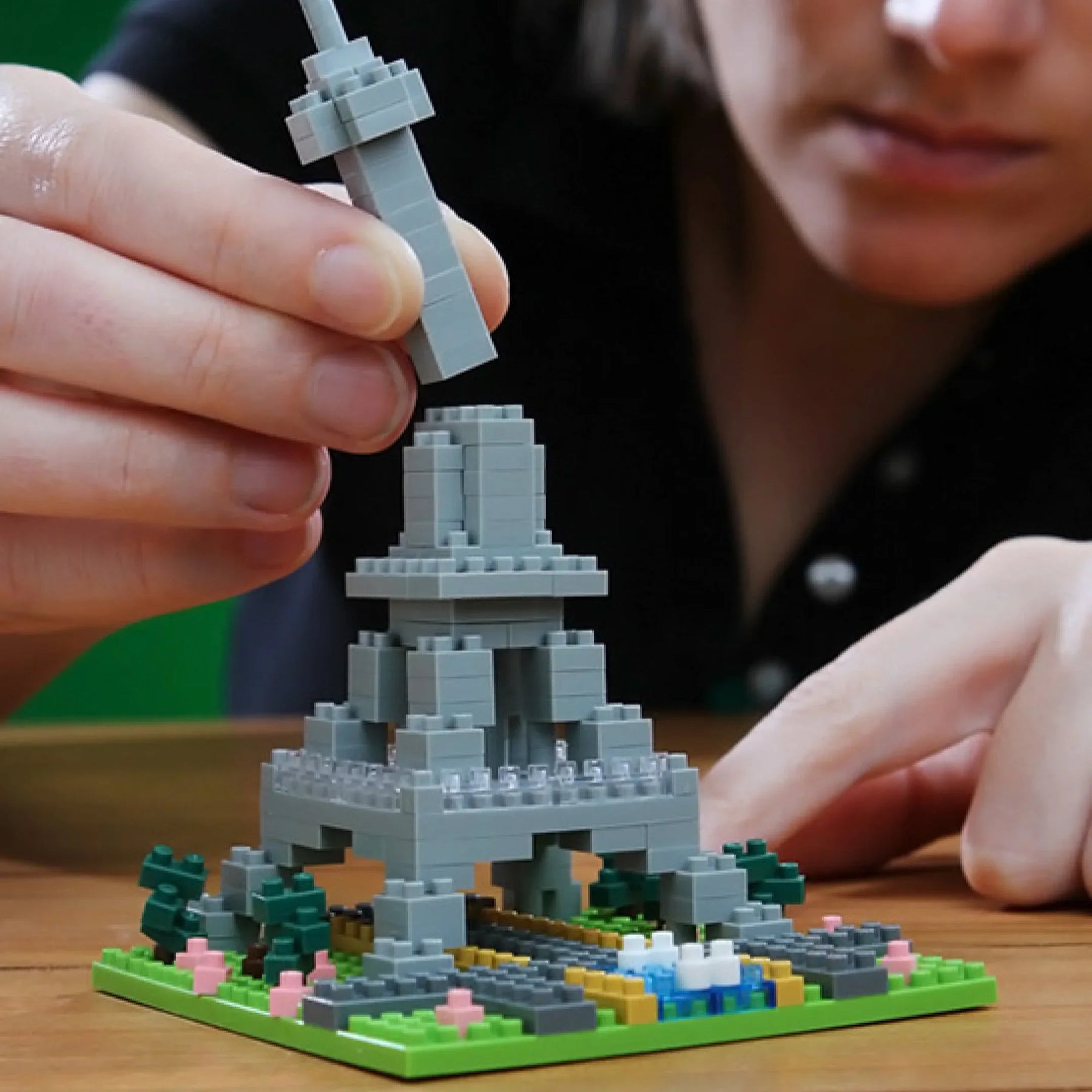 Torre Eiffel (200 micro-peças)