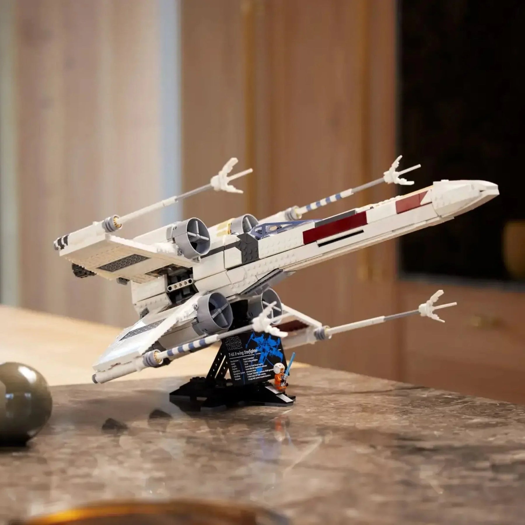 Caça-Estelar X-Wing (1586 peças)