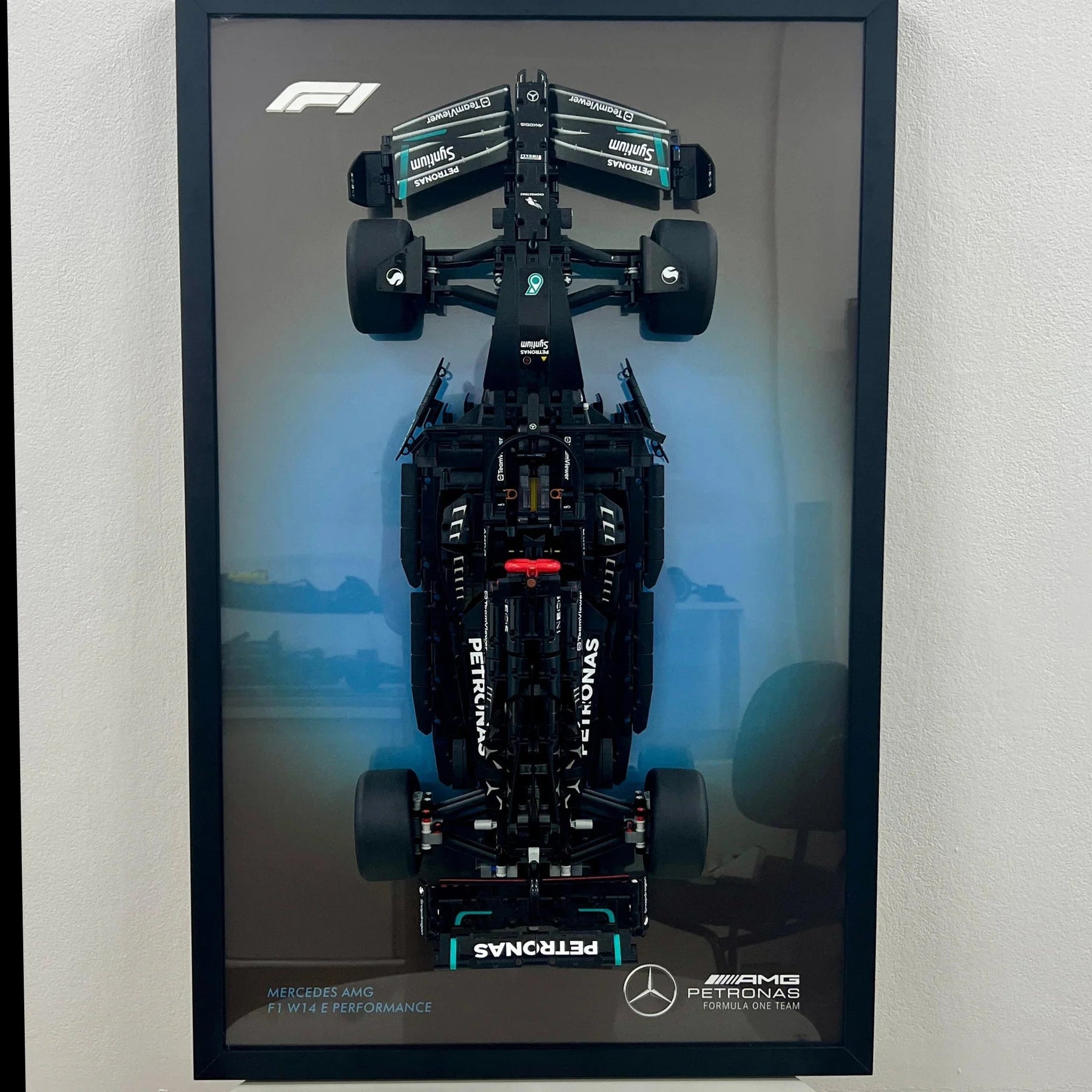Compre Junto! Mercedes AMG W14 F1 + Quadro de Acrílico
