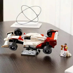 Fórmula 1 - McLaren MP4/4 + Ayrton Senna (693 pçs)