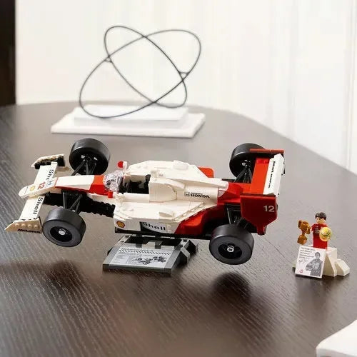Fórmula 1 - McLaren MP4/4 + Ayrton Senna (693 pçs)